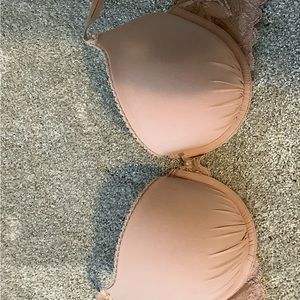 Victoria’s Secret Push-up Demi 36C in beige.